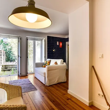 Διαμέρισμα Cozy With Terrace In Bairro Alto