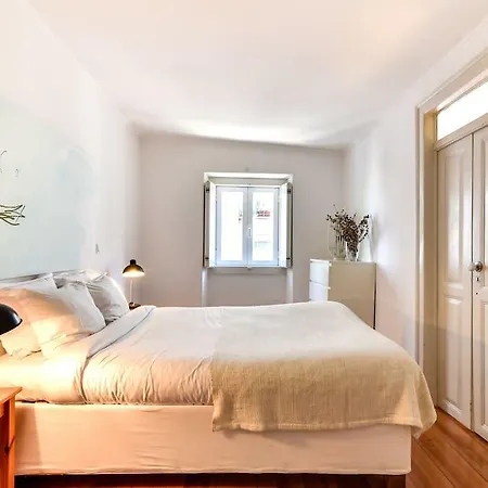 Cozy With Terrace In Bairro Alto
